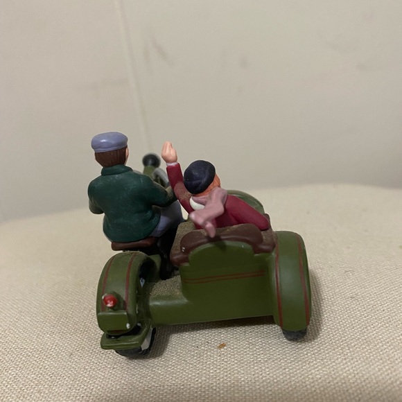 Harley Davidson Christmas Village - Picture 4 of 5